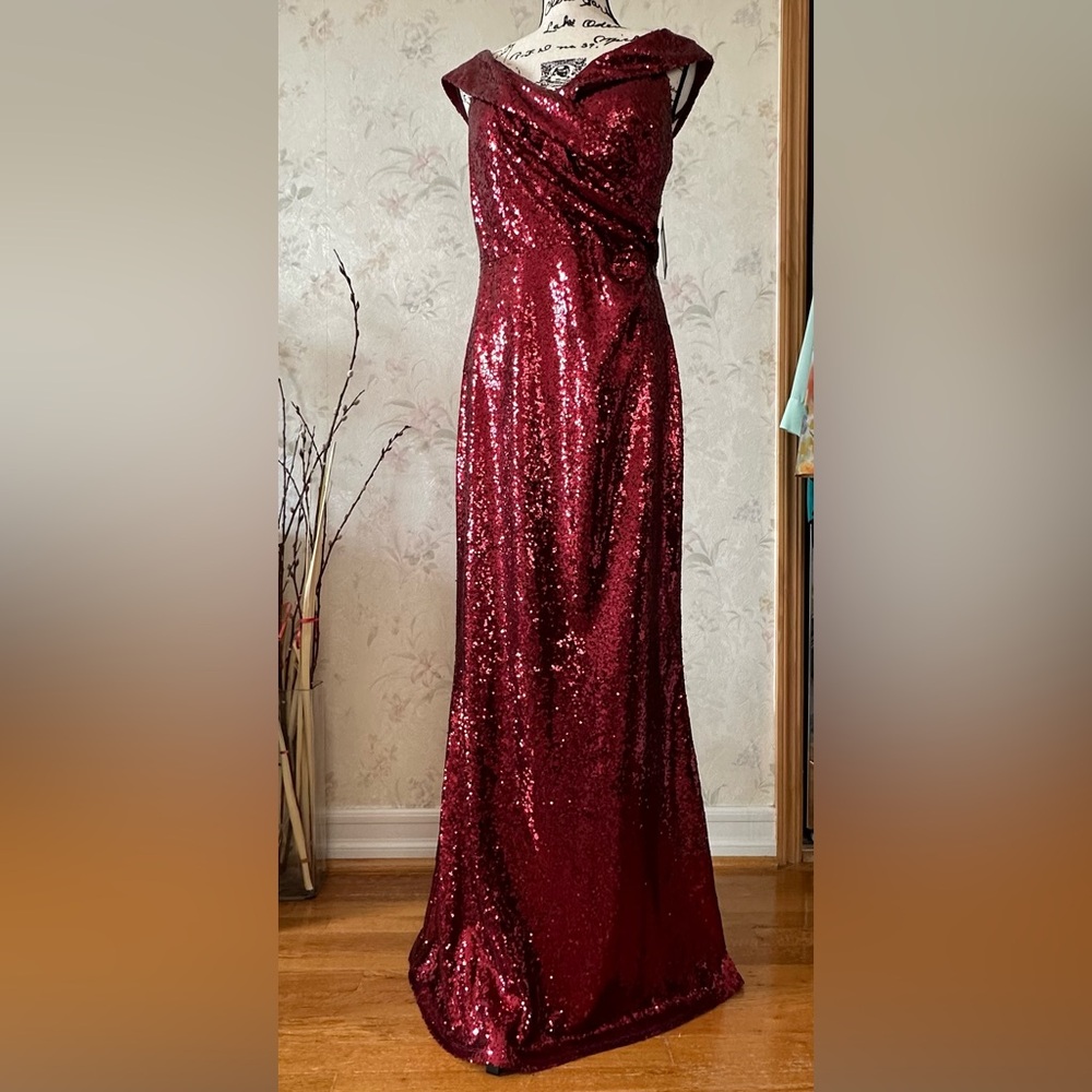 Marina Stylish floor length evening gown.Size 10.